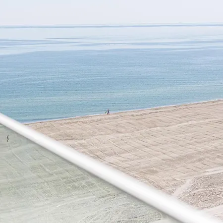 מלון דירות Sea On 4*